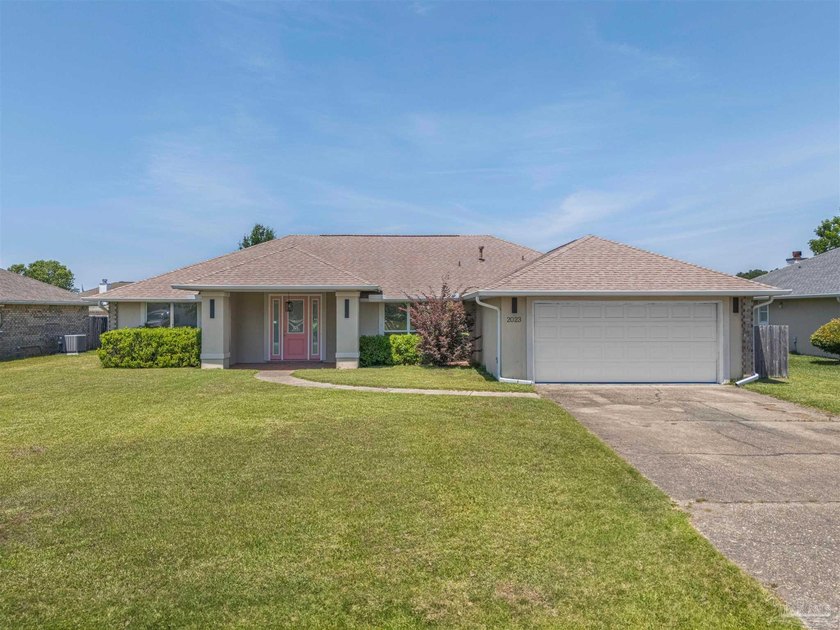 Welcome home to this beautifully updated, move-in ready - photo 2
