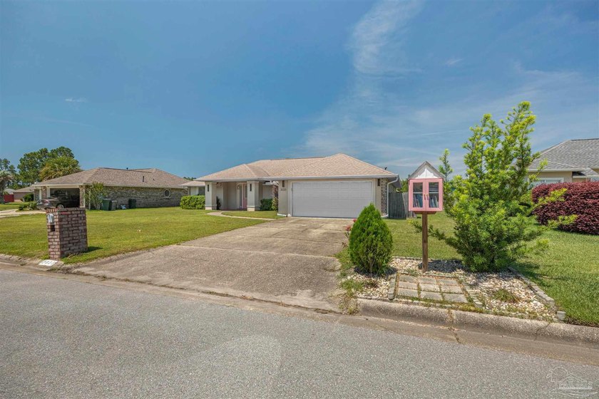 Welcome home to this beautifully updated, move-in ready - photo 6