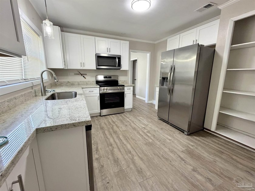 Fully renovated and move-in ready! This charming 3-bedroom - photo 4