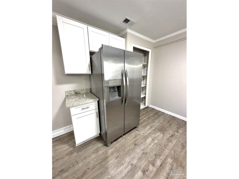 Fully renovated and move-in ready! This charming 3-bedroom - photo 5