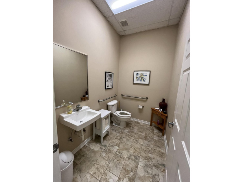 (Fountain Plaza) Professional Office space located in the heart - photo 11