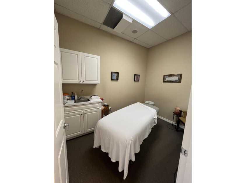 (Fountain Plaza) Professional Office space located in the heart - photo 14
