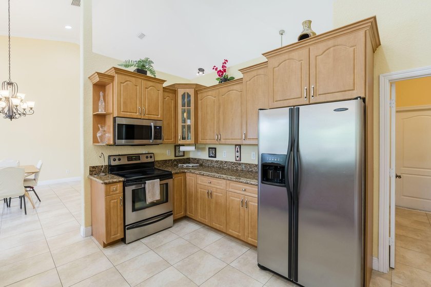 Custom-built 4-bedroom, 3.5 bathroom plus a den pool home - photo 19