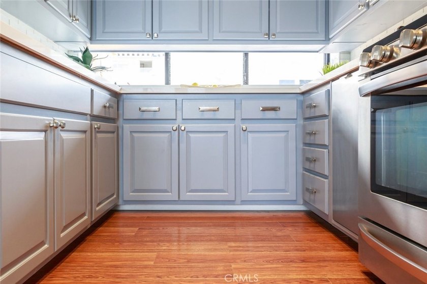 Now vacant and move-in ready, the property can be optionally - photo 20