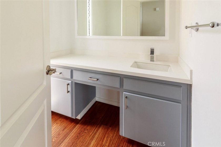 Now vacant and move-in ready, the property can be optionally - photo 21