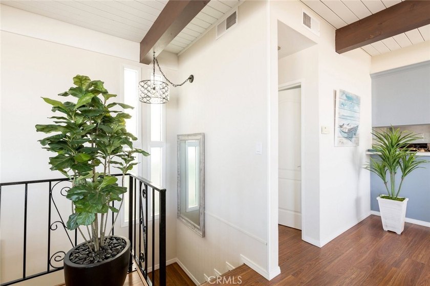Now vacant and move-in ready, the property can be optionally - photo 23