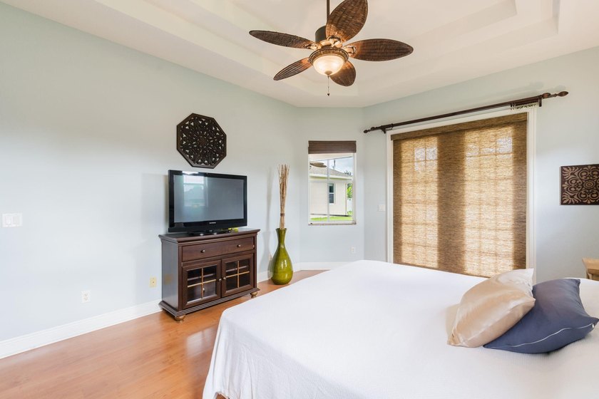Custom-built 4-bedroom, 3.5 bathroom plus a den pool home - photo 26