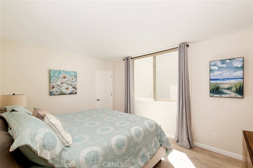 Now vacant and move-in ready, the property can be optionally - photo 28