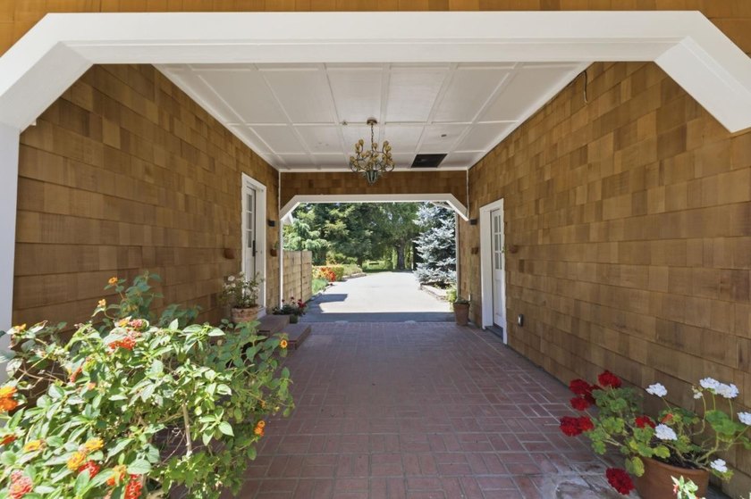 Welcome to 7 San Clemente, a stunning equestrian estate in the - photo 29