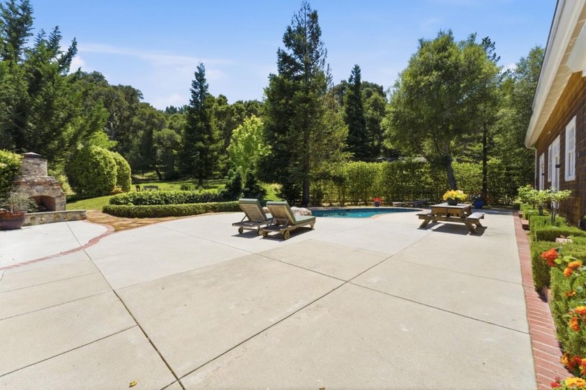 Welcome to 7 San Clemente, a stunning equestrian estate in the - photo 34