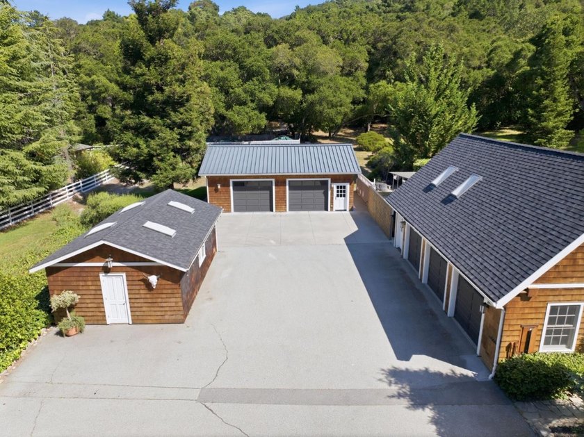Welcome to 7 San Clemente, a stunning equestrian estate in the - photo 37