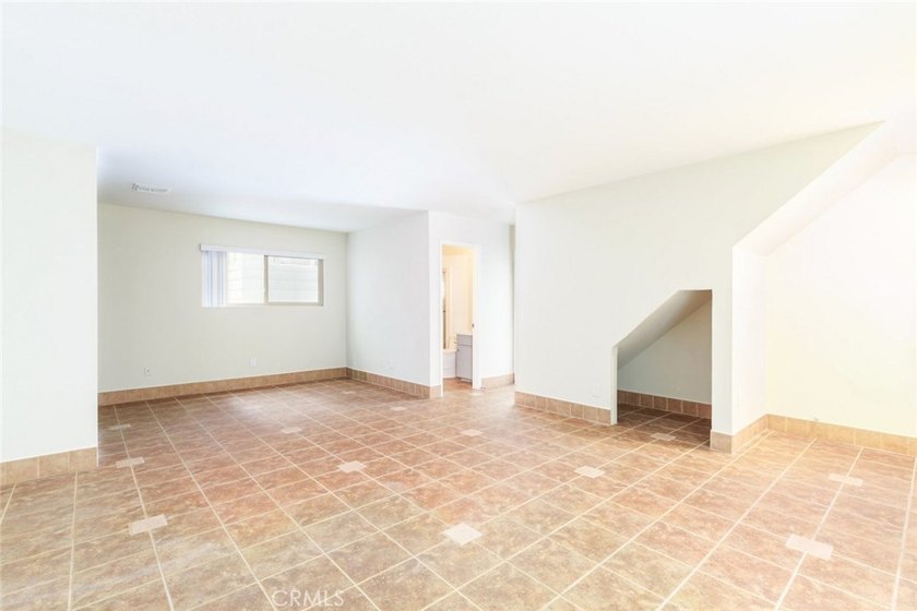 Now vacant and move-in ready, the property can be optionally - photo 37
