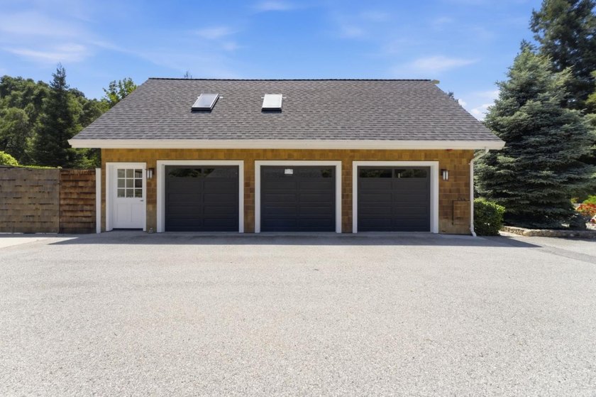 Welcome to 7 San Clemente, a stunning equestrian estate in the - photo 38