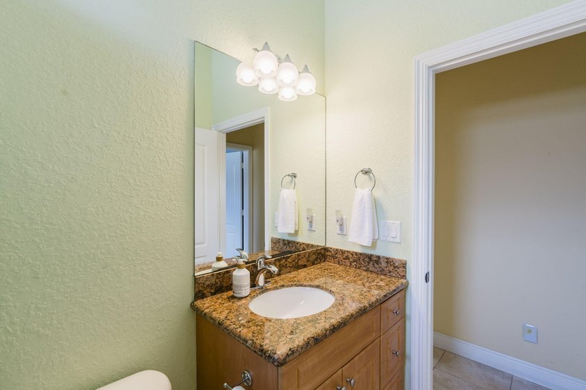 Custom-built 4-bedroom, 3.5 bathroom plus a den pool home - photo 40
