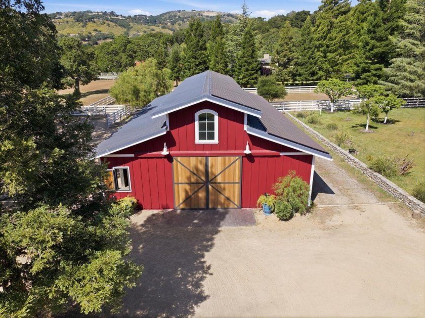 Welcome to 7 San Clemente, a stunning equestrian estate in the - photo 43