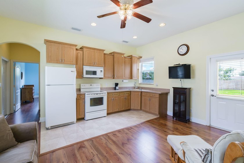 Custom-built 4-bedroom, 3.5 bathroom plus a den pool home - photo 47