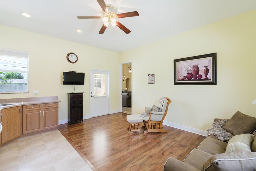 Custom-built 4-bedroom, 3.5 bathroom plus a den pool home - photo 49