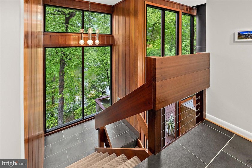 Stunning offering in gated Epping Forest! This mid-century - photo 17