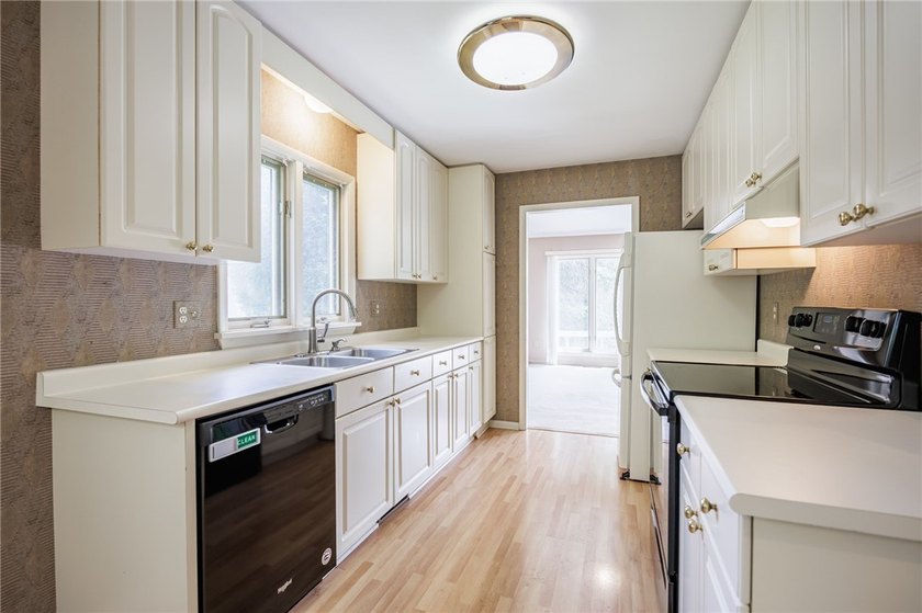 RARE END-UNIT opportunity in the sought-after Allen's Creek - photo 18
