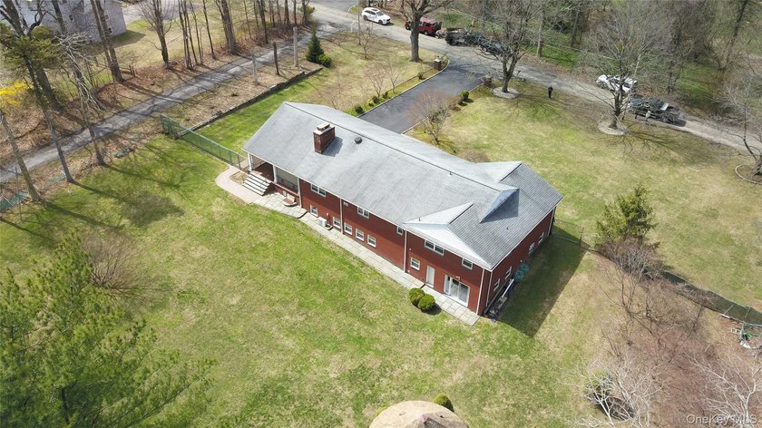Take this Amazing opportunity to live in a private neighborhood - photo 4