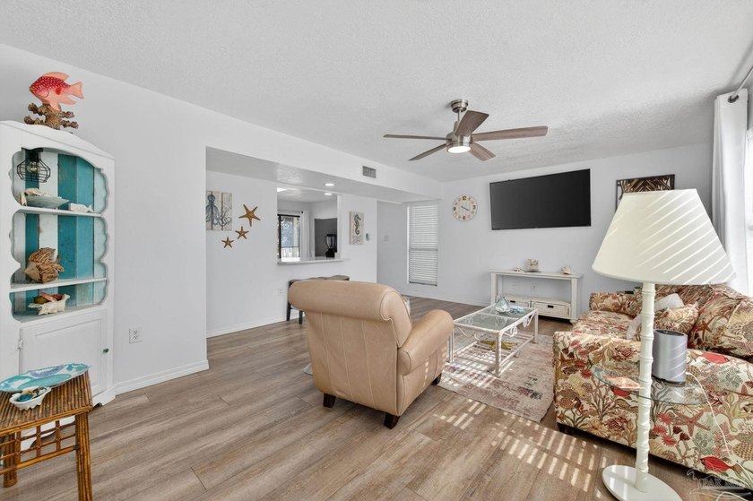 2/2 CONDO ONLY $305K - NEWLY RENOVATED - 9% NET ROIPUBLIC BEACH - photo 9