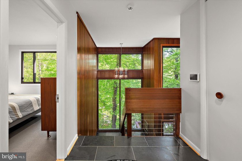 Stunning offering in gated Epping Forest! This mid-century - photo 43