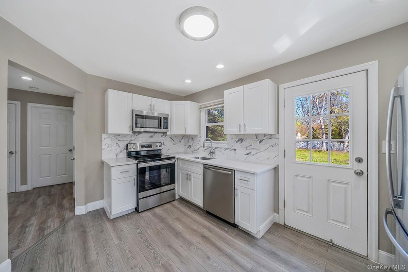 Beautiful Move-In Cape-Cod with Updated Kitchen With Lots Of - photo 3