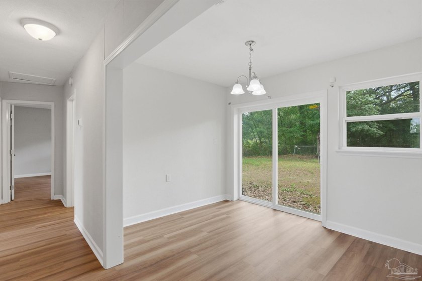 Move-in ready, beautifully renovated, and affordably priced - photo 10