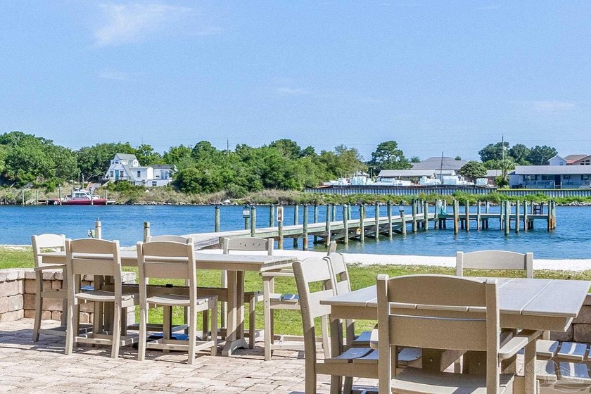 Experience luxury coastal living from this stunning 5-bedroom, 5 - photo 4