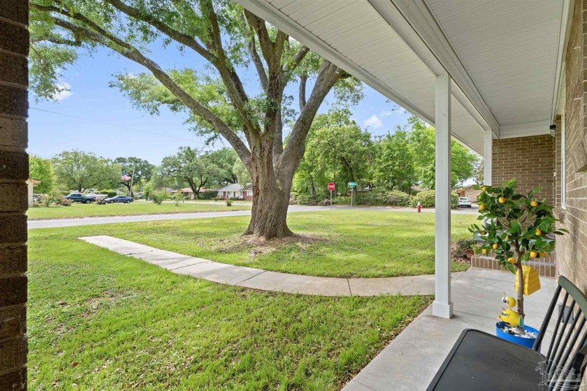 BACK ON THE MARKET AT NO FAULT TO SELLER! Explore this stunning - photo 5