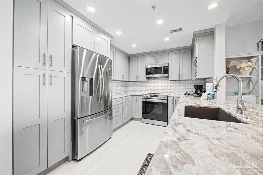 Updated, turnkey 2-bedroom, 2.5-bath condo in Tower 2 at - photo 10
