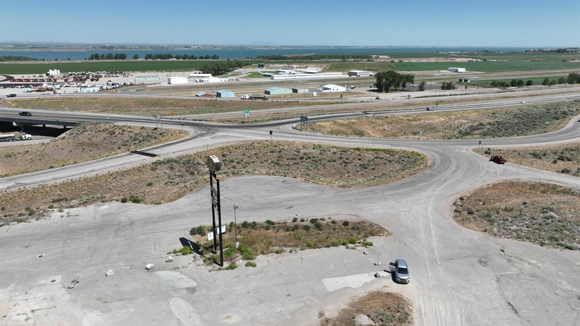 Command the Corridor - Landmark Commercial Opportunity Off - photo 3