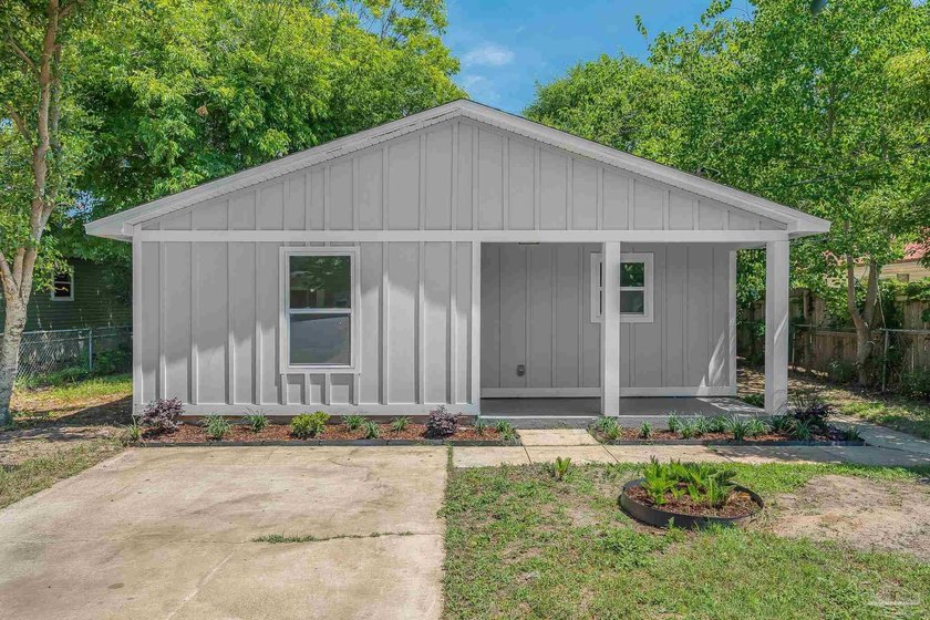 Beautifully renovated and move-in ready! This stunning 4-bedroom - photo 2