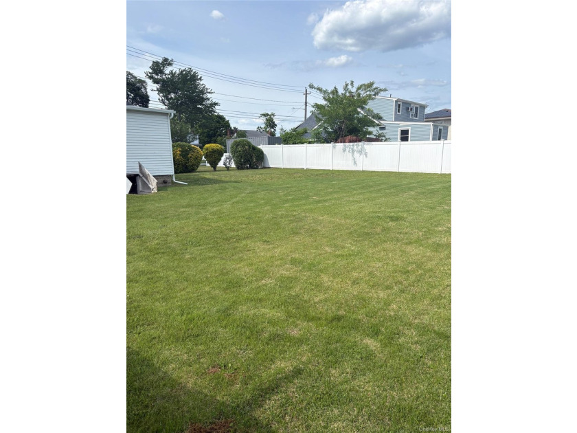 Completely newly renovated two bedroom, one bath Ranch with open - photo 27