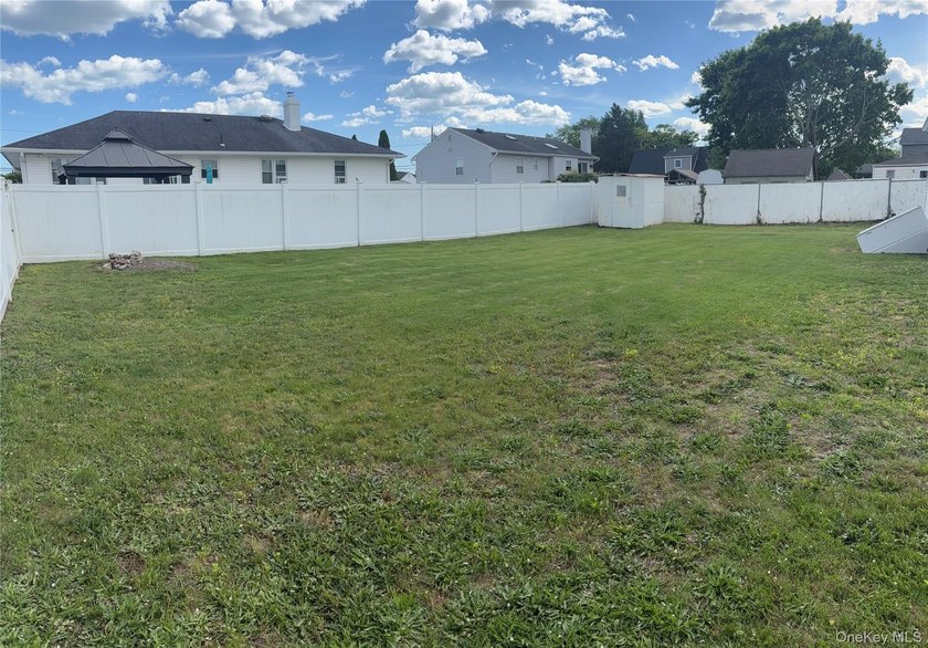 Completely newly renovated two bedroom, one bath Ranch with open - photo 28