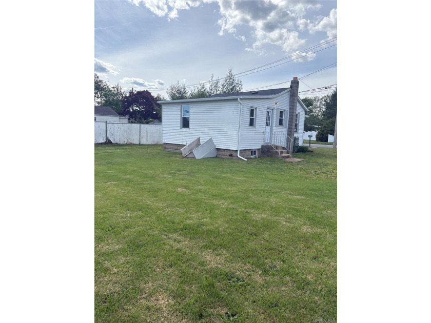 Completely newly renovated two bedroom, one bath Ranch with open - photo 42