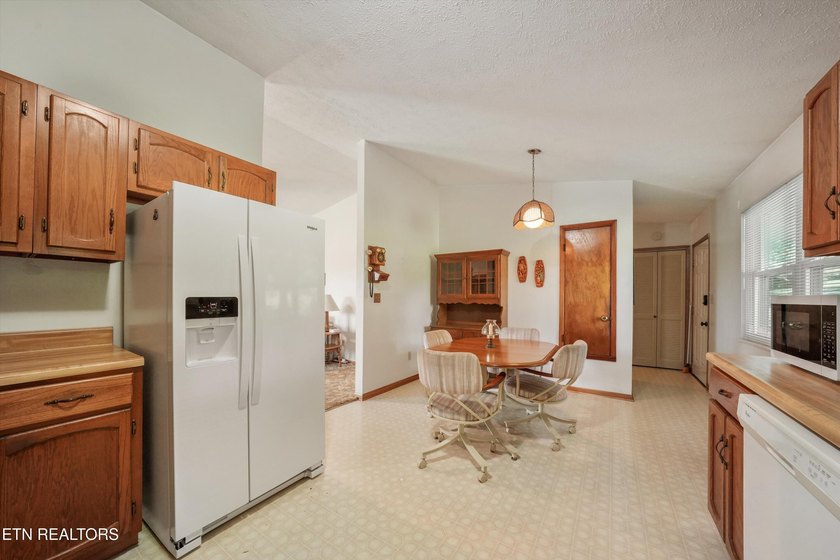 Douglas Lakefront Home. FIRST time on the Market! Lovely 2 bedrm - photo 12