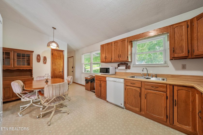 Douglas Lakefront Home. FIRST time on the Market! Lovely 2 bedrm - photo 14