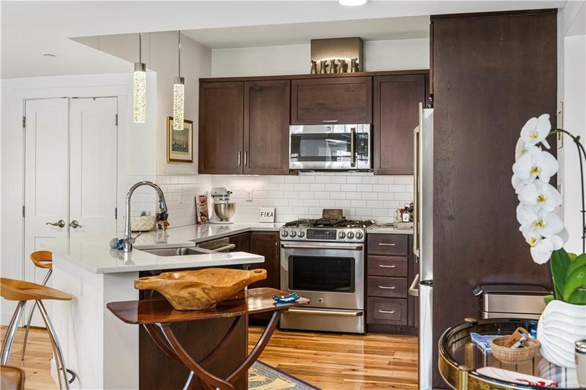Tucked away in Newport's sought-after Historic Hill neighborhood - photo 16