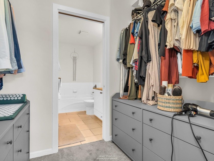 Remarkable 2 bedroom, 2 bathroom suite in *The Grove*, a - photo 17