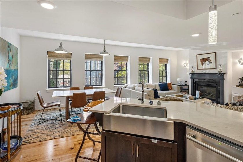 Tucked away in Newport's sought-after Historic Hill neighborhood - photo 17