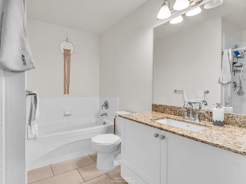 Remarkable 2 bedroom, 2 bathroom suite in *The Grove*, a - photo 18