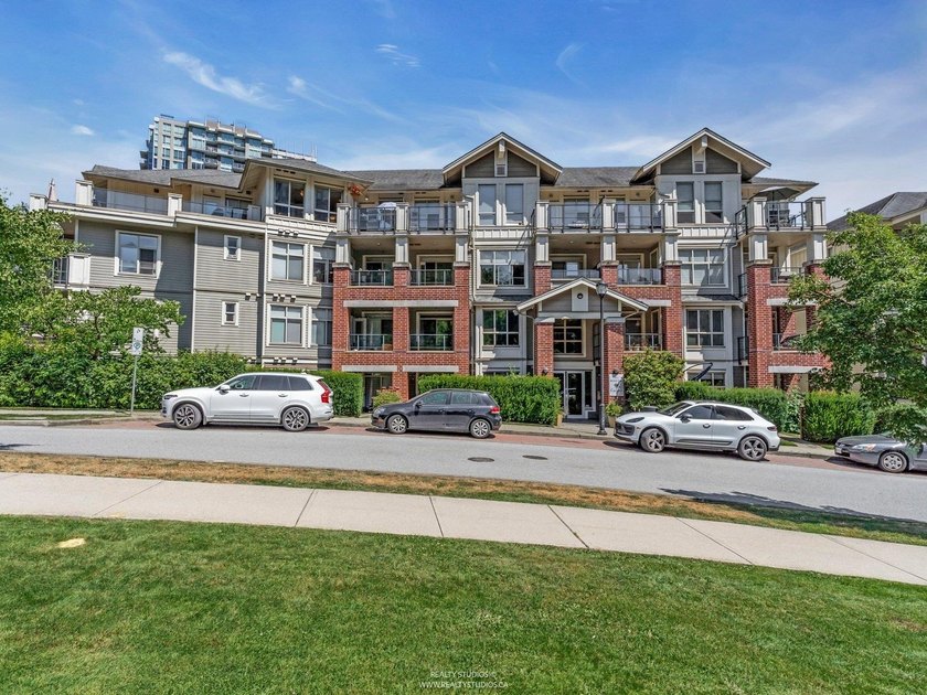 Remarkable 2 bedroom, 2 bathroom suite in *The Grove*, a - photo 25