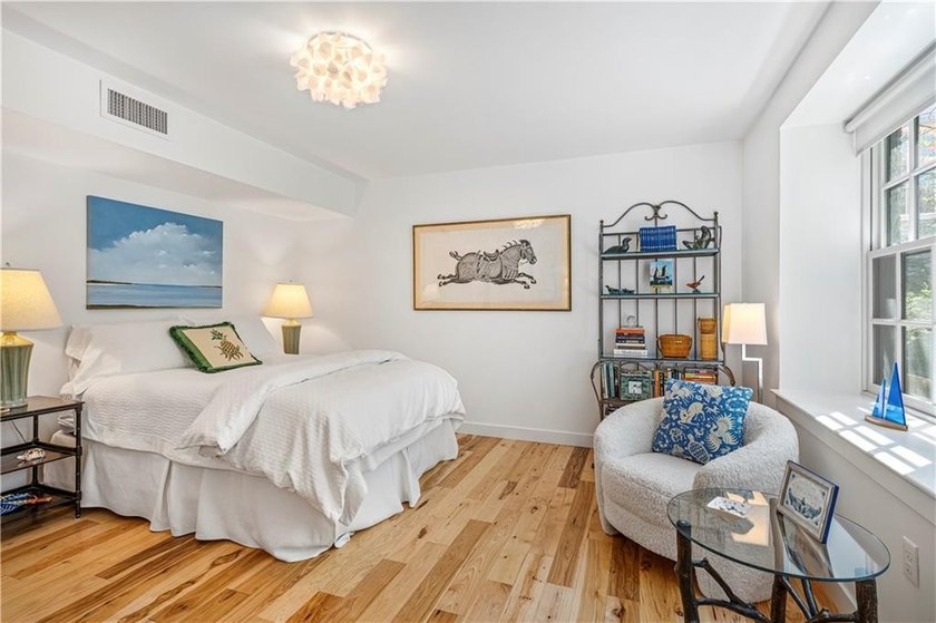 Tucked away in Newport's sought-after Historic Hill neighborhood - photo 28