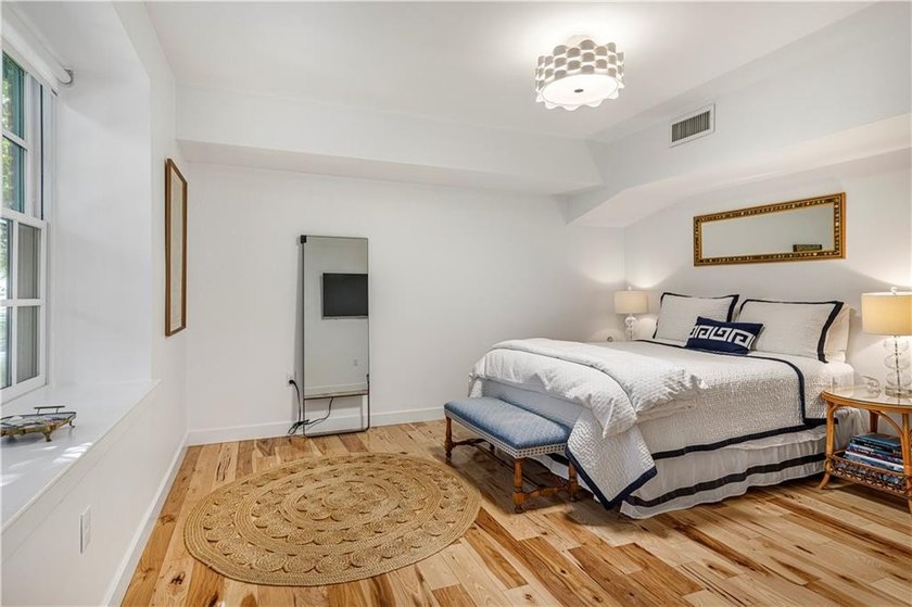 Tucked away in Newport's sought-after Historic Hill neighborhood - photo 32