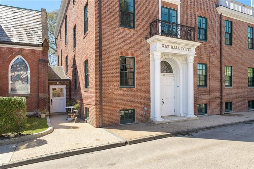 Tucked away in Newport's sought-after Historic Hill neighborhood - photo 40