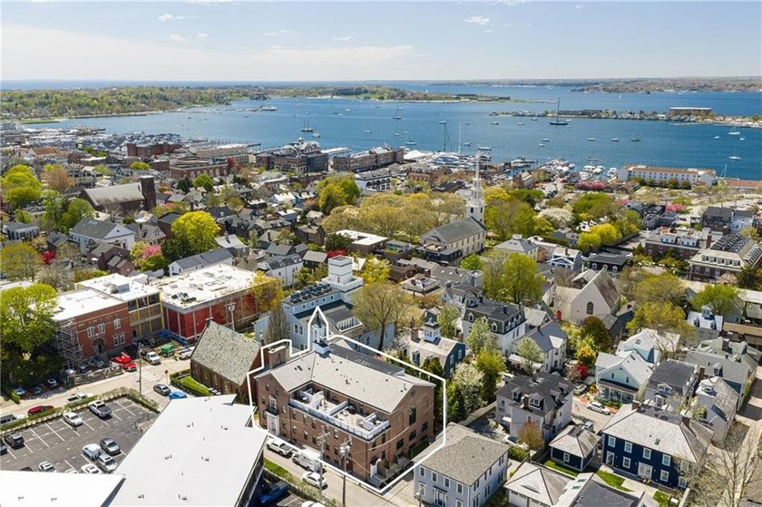 Tucked away in Newport's sought-after Historic Hill neighborhood - photo 46