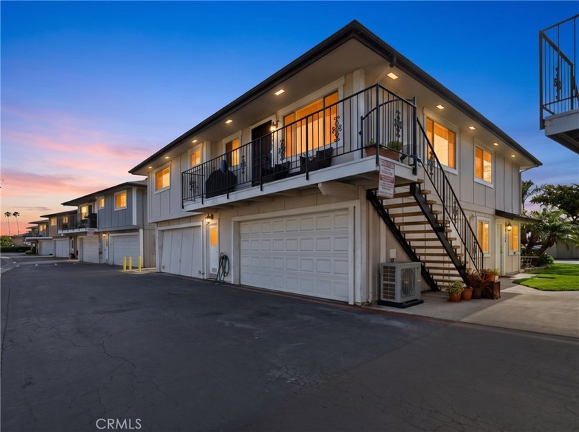 Recently renovated within the well-located Huntington Gardens - photo 2