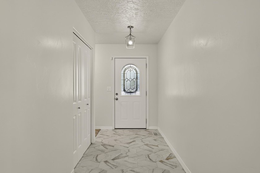Welcome to 1262 Heber Avenue. This turnkey, well-maintained home - photo 3