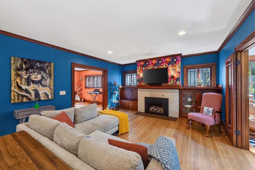 Timeless 1924 Craftsman beautifully blends historic character - photo 12